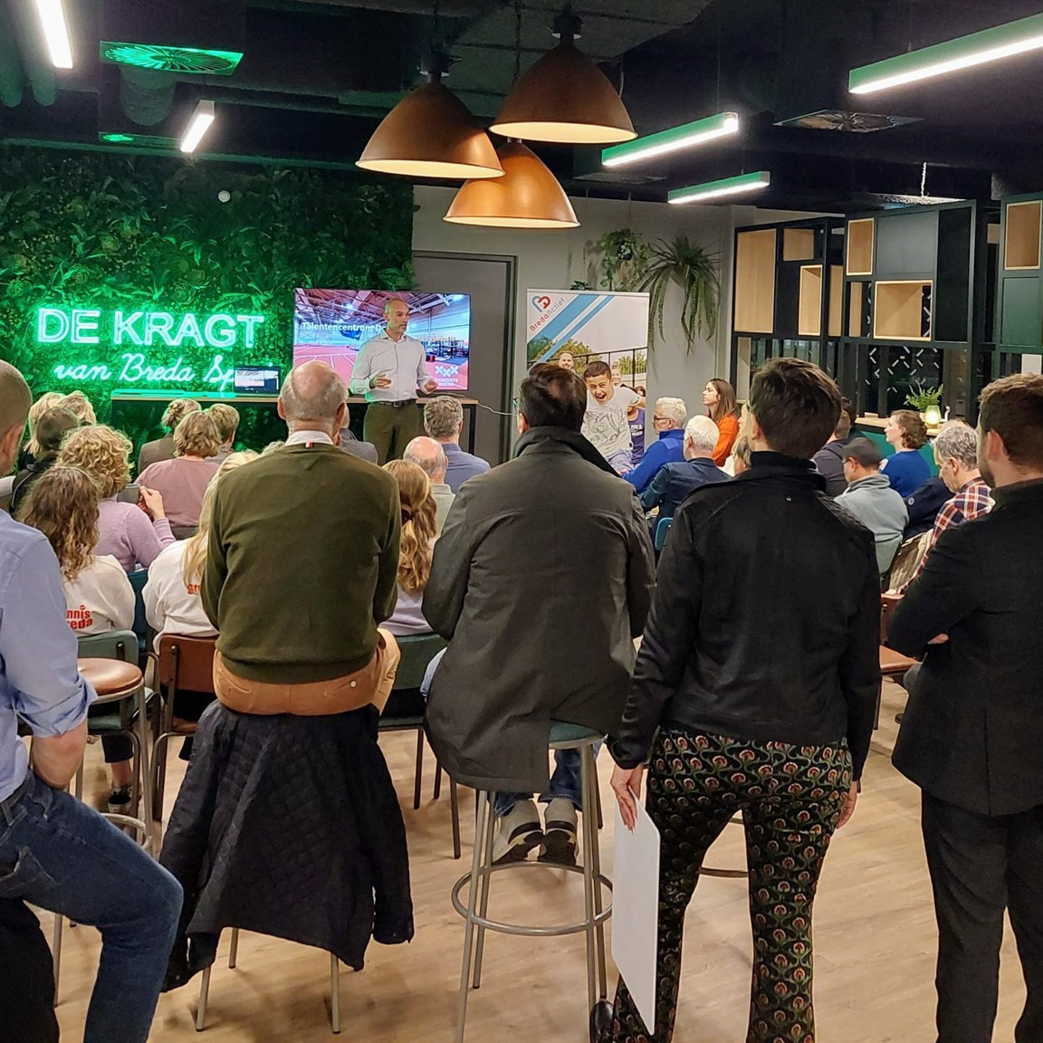 sportcafevierkant.jpg sportcafevierkant.jpg